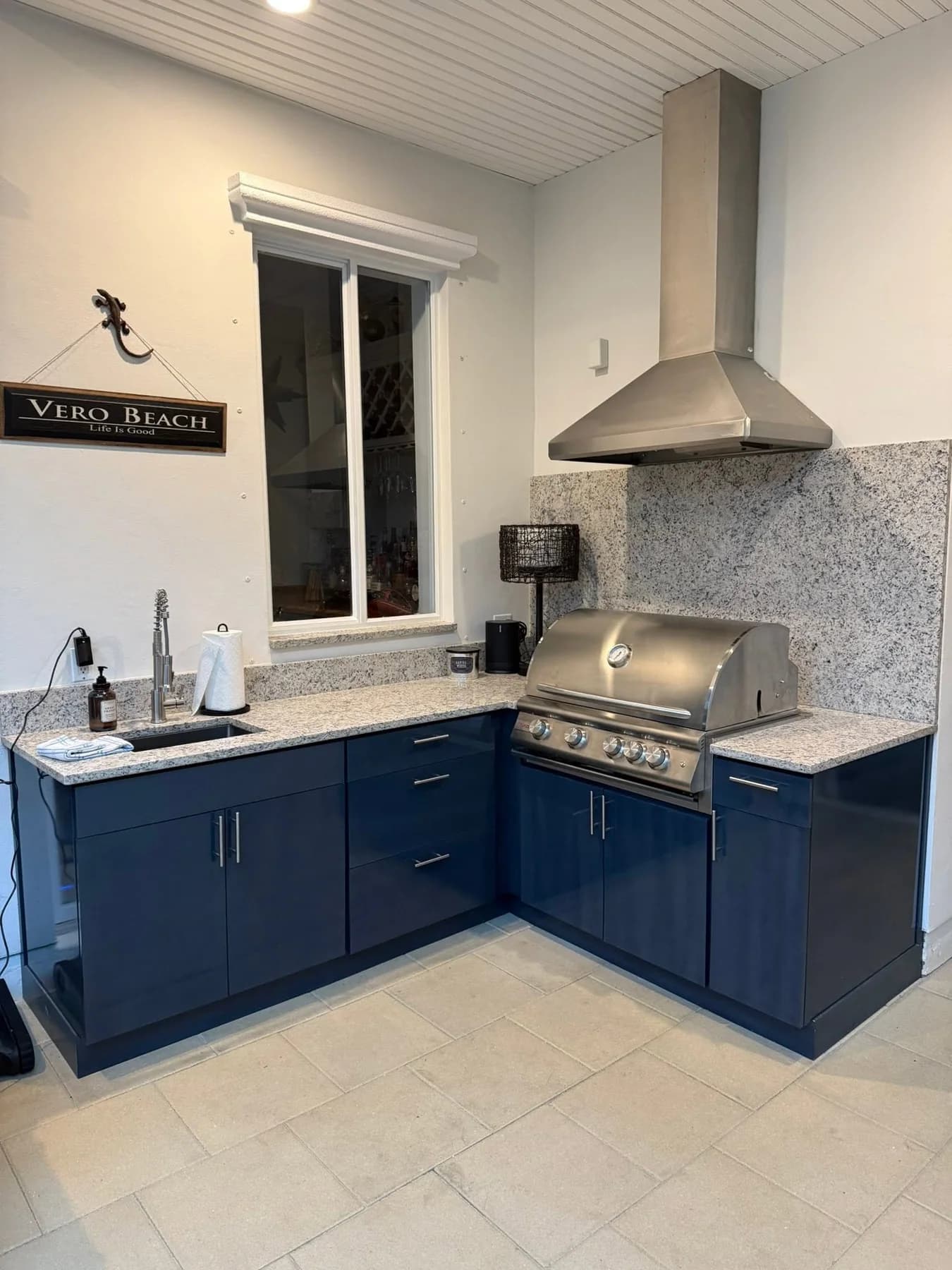 Outdoor-kitchen gallery photo showing HDPE cabinetry