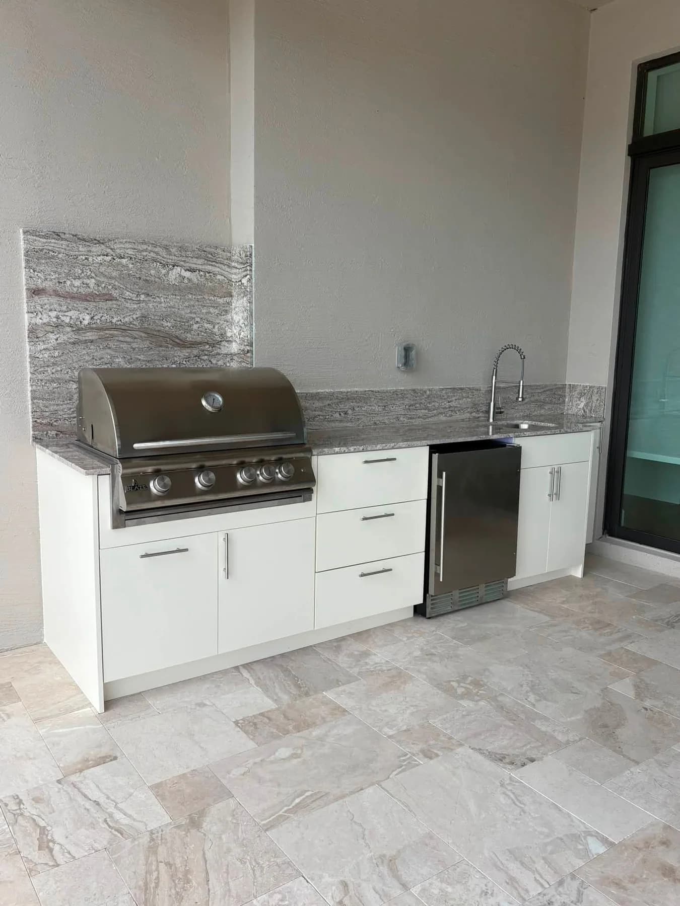 Outdoor-kitchen gallery photo showing HDPE cabinetry