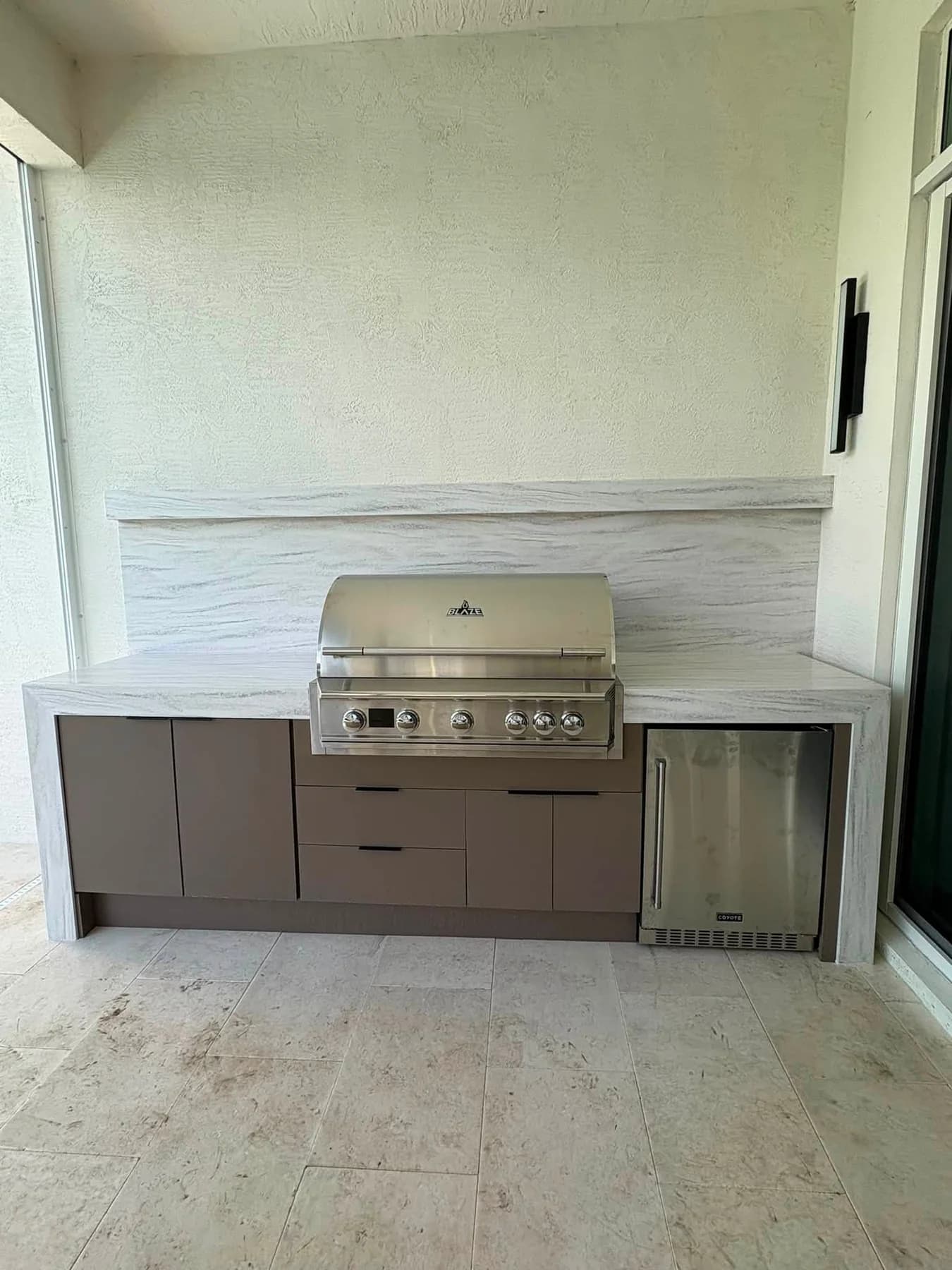 Outdoor-kitchen gallery photo showing HDPE cabinetry